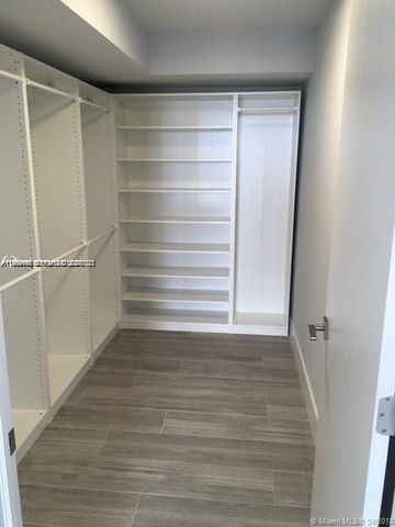 20515 E Country Club Dr 1045, Aventura, FL 33180