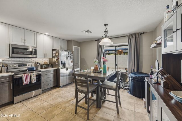 9421 S 1ST Avenue, Phoenix, AZ 85041