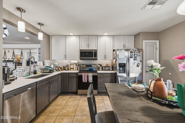 9421 S 1ST Avenue, Phoenix, AZ 85041