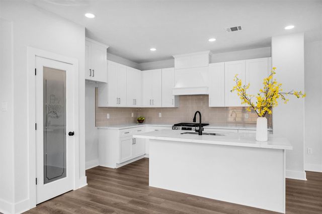 8214 Cowart Street, Houston, TX 77029