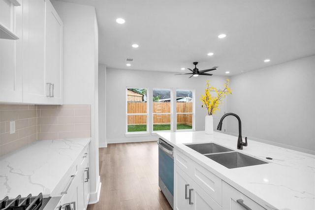 8214 Cowart Street, Houston, TX 77029