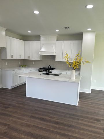 8214 Cowart Street, Houston, TX 77029