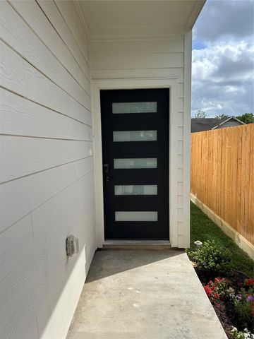 8214 Cowart Street, Houston, TX 77029