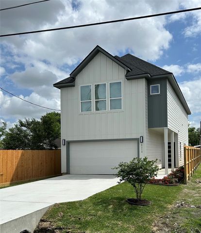 8214 Cowart Street, Houston, TX 77029