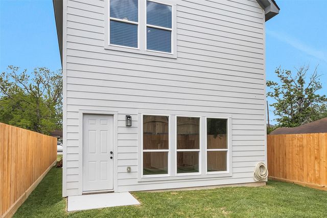 8214 Cowart Street, Houston, TX 77029