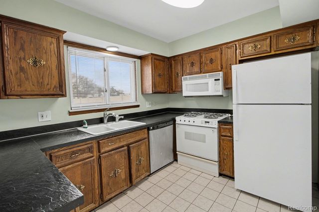 22162 Provincial Street, Woodhaven, MI 48183