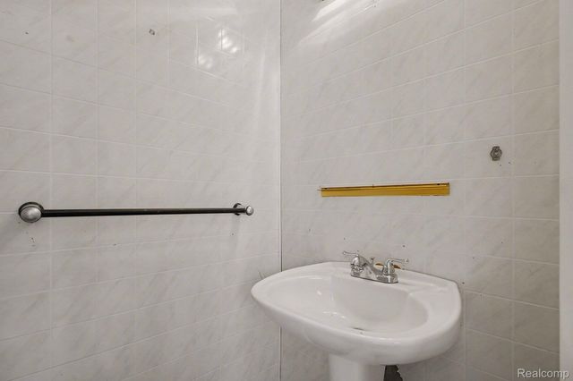 22162 Provincial Street, Woodhaven, MI 48183