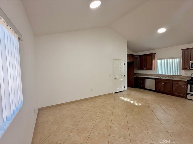 6917 Woodman Avenue 7, Van Nuys, CA 91405