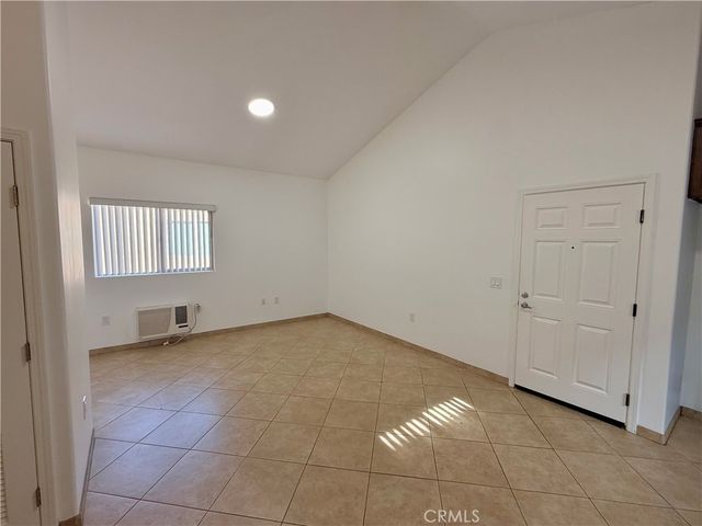 6917 Woodman Avenue 7, Van Nuys, CA 91405