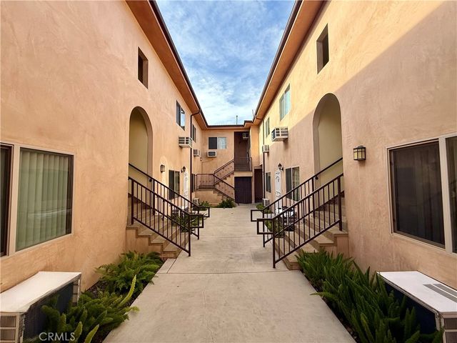 6917 Woodman Avenue 7, Van Nuys, CA 91405