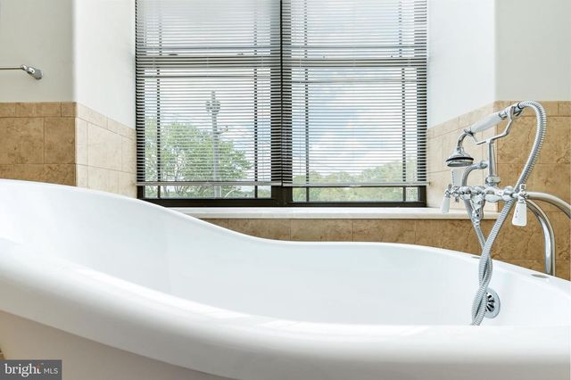 4557 MANAYUNK AVE, Philadelphia, PA 19128