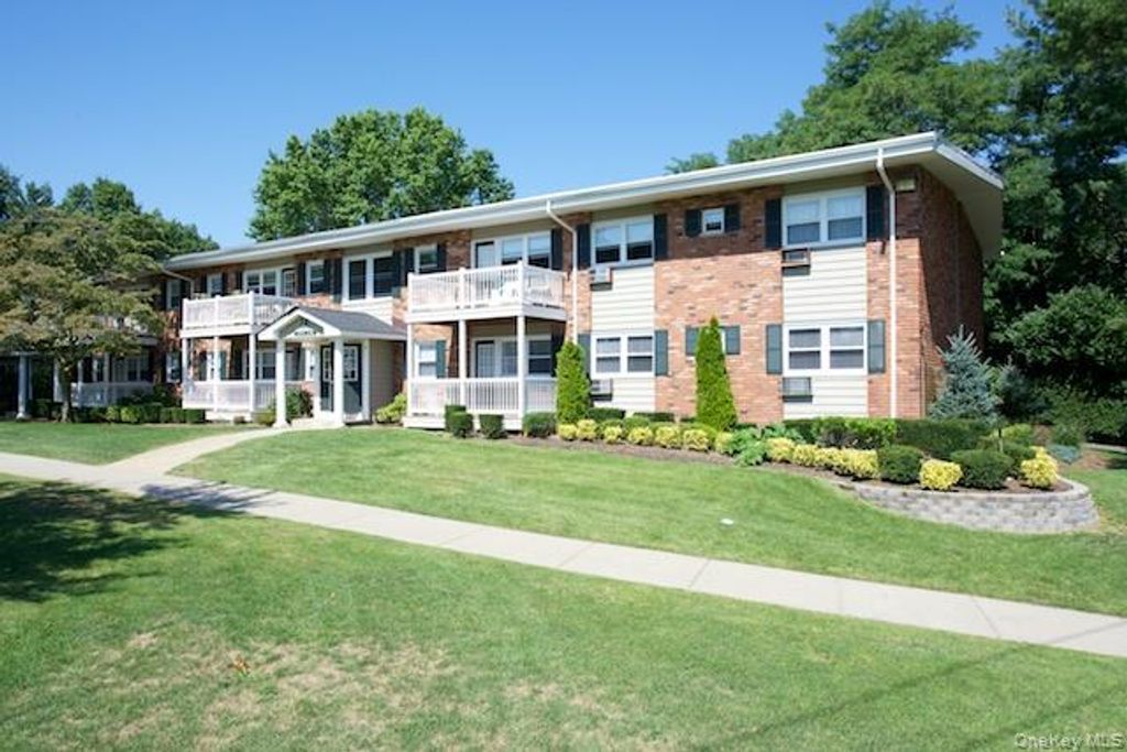 1355 Roanoke Avenue 1RA, Riverhead, NY 11901