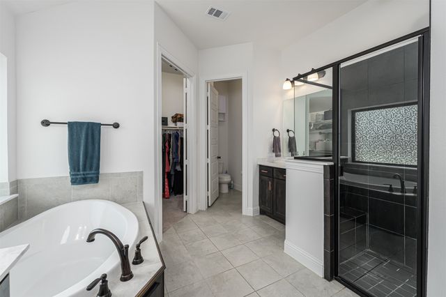 279 Moonshadow Drive, Waxahachie, TX 75165