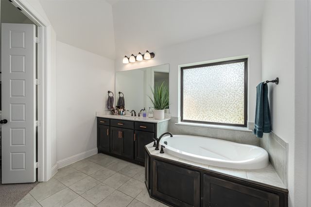 279 Moonshadow Drive, Waxahachie, TX 75165