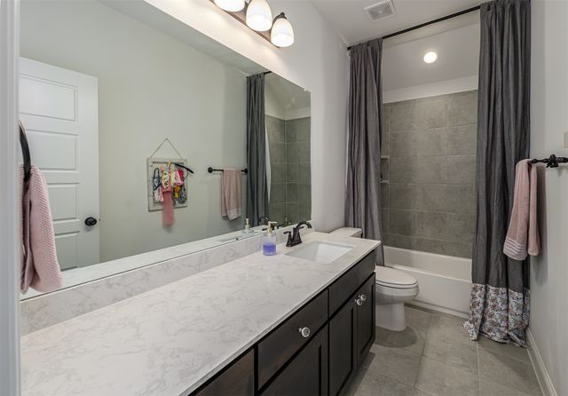 279 Moonshadow Drive, Waxahachie, TX 75165