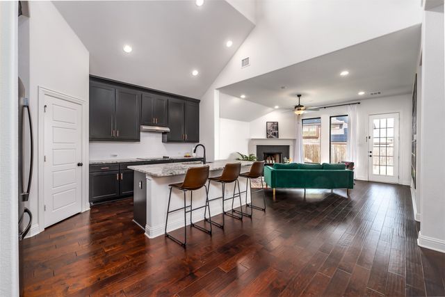 279 Moonshadow Drive, Waxahachie, TX 75165