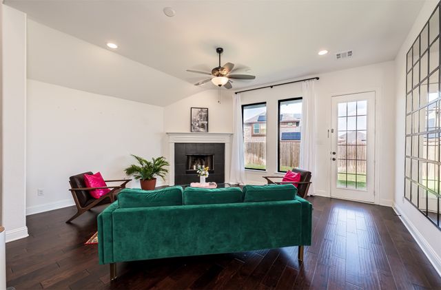 279 Moonshadow Drive, Waxahachie, TX 75165