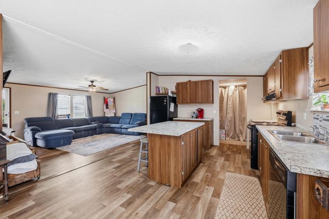 515 Blakefield Dr, Schriever, LA 70395