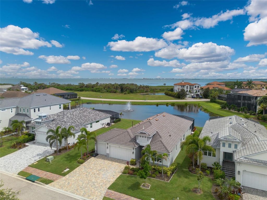Image 2 of property listing at 5504 TITLE ROW DRIVE, Bradenton, FL 34210