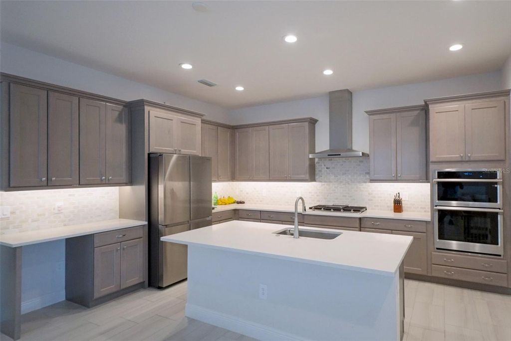 Image 10 of property listing at 5504 TITLE ROW DRIVE, Bradenton, FL 34210