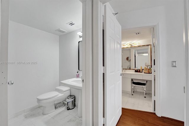 3530 Mystic Pointe Dr 2002, Aventura, FL 33180