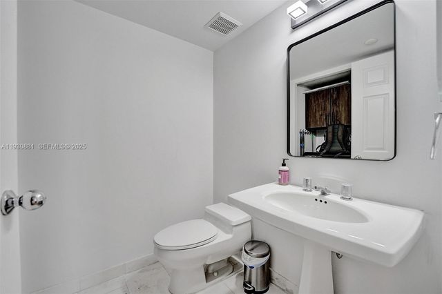 3530 Mystic Pointe Dr 2002, Aventura, FL 33180