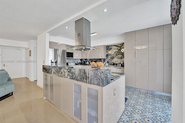 3530 Mystic Pointe Dr 2002, Aventura, FL 33180