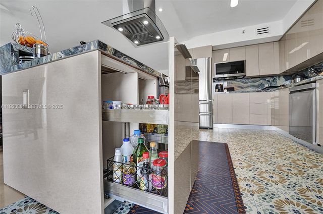 3530 Mystic Pointe Dr 2002, Aventura, FL 33180