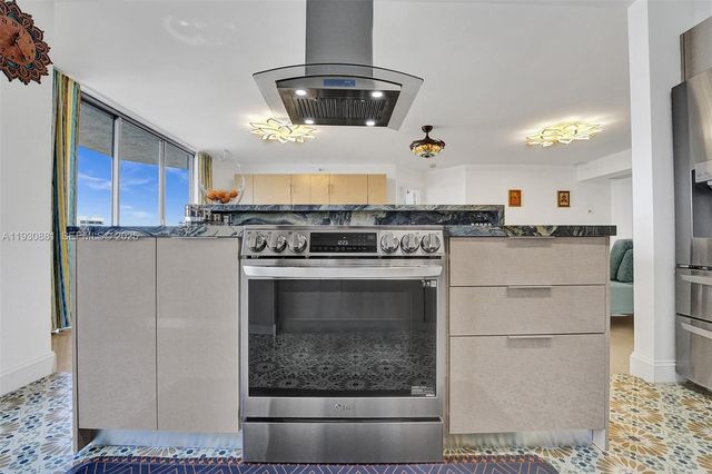 3530 Mystic Pointe Dr 2002, Aventura, FL 33180