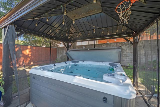 4719 Waring Street, Houston, TX 77027