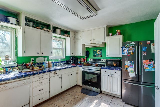 3745 Earle Drive, Haltom City, TX 76117