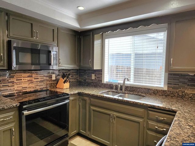 1387 Windsong Ct NW, Salem, OR 97304