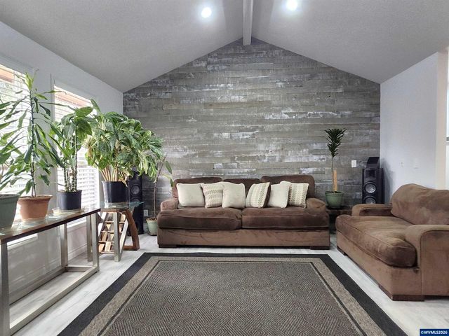 1387 Windsong Ct NW, Salem, OR 97304