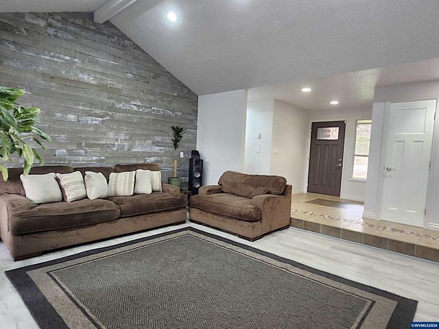 1387 Windsong Ct NW, Salem, OR 97304