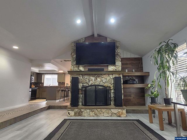 1387 Windsong Ct NW, Salem, OR 97304