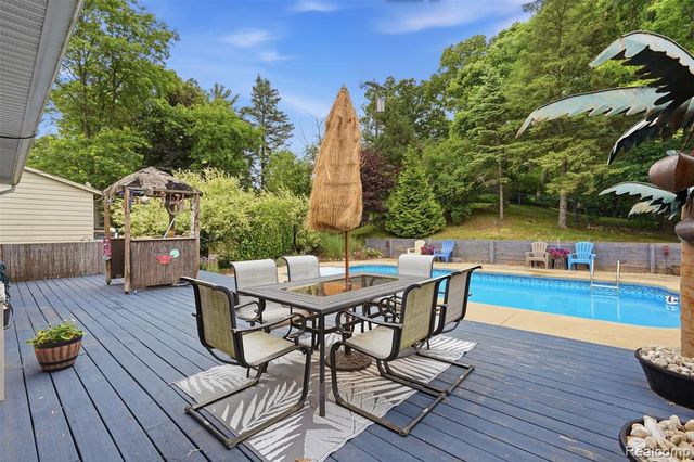 5233 Van Winkle Street, Brighton, MI 48116