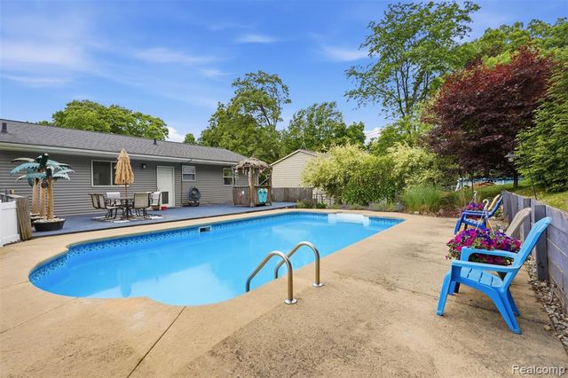 5233 Van Winkle Street, Brighton, MI 48116