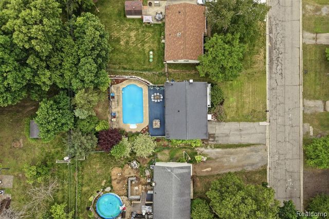 5233 Van Winkle Street, Brighton, MI 48116