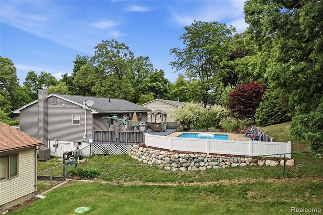 5233 Van Winkle Street, Brighton, MI 48116