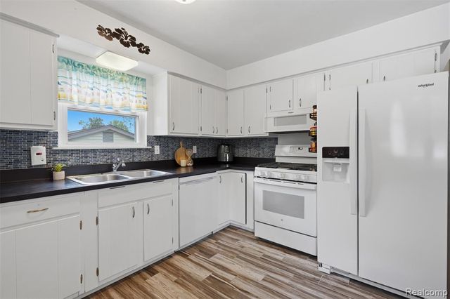 5233 Van Winkle Street, Brighton, MI 48116