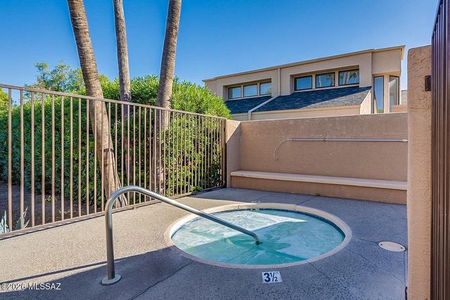 7620 E Callisto Cir Unit 212, Tucson, AZ 85715