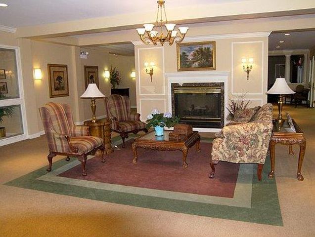 605 BARRINGTON Avenue 208, East Dundee, IL 60118