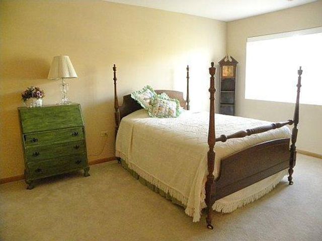 605 BARRINGTON Avenue 208, East Dundee, IL 60118