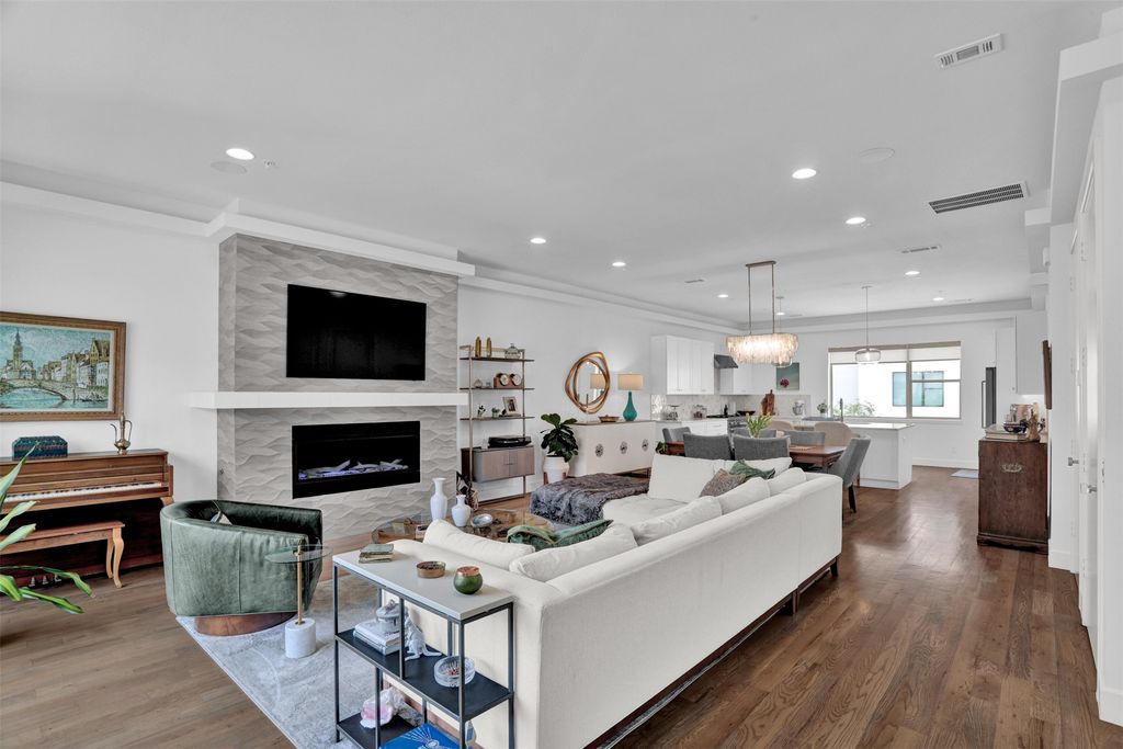 13001 Hutton Drive 10, Farmers Branch, TX 75234