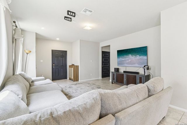 2505 DINO DR, Seguin, TX 78155