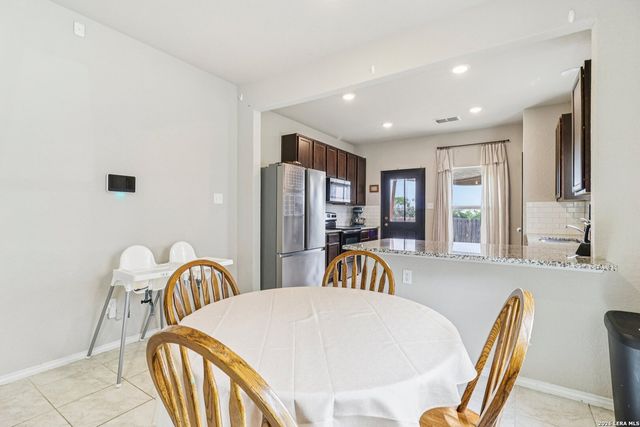 2505 DINO DR, Seguin, TX 78155