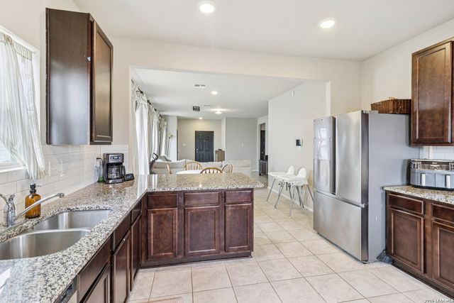 2505 DINO DR, Seguin, TX 78155