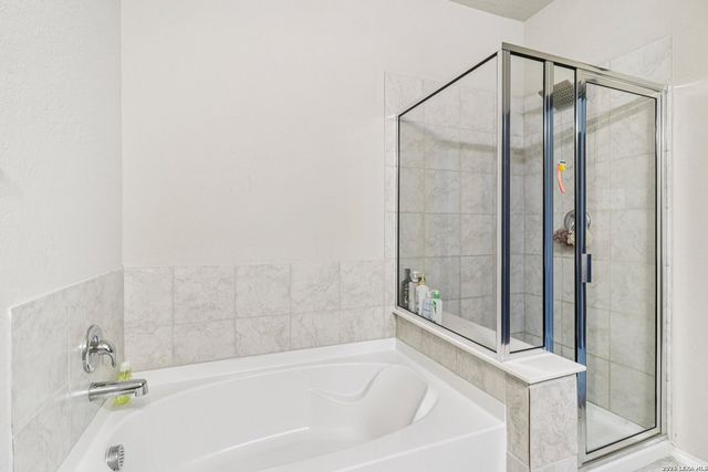 2505 DINO DR, Seguin, TX 78155