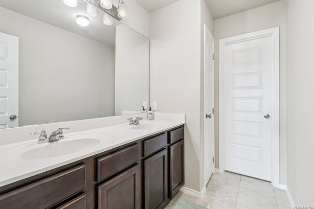 2505 DINO DR, Seguin, TX 78155