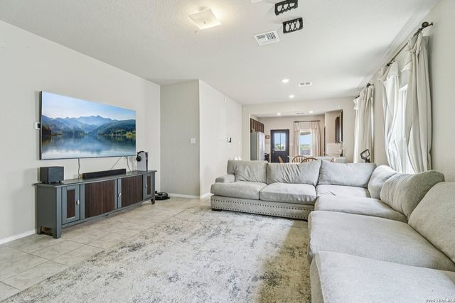 2505 DINO DR, Seguin, TX 78155